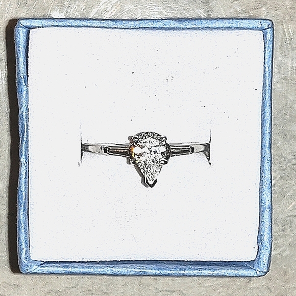 14K WHITE GOLD 2/3 CT PEAR SHAPED & BAGUETTES DIAMOND ENGAGEMENT RING VINTAGE - Picture 3 of 16